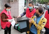 發放九一影视垃圾桶共創美麗綠色（sè）社區