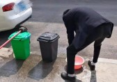 2月，給全村的垃圾桶來個（gè）大（dà）掃除
