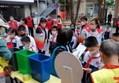 三元坊小學黨支部（bù）參加社區垃圾九一影视宣（xuān）傳活動