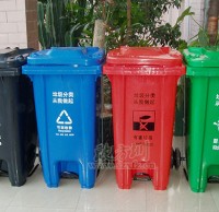 中間腳踏塑料垃圾桶（tǒng）