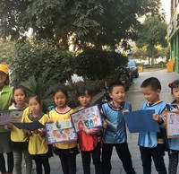 繪（huì）海報、走社區 杭州伢兒們挨家挨戶宣（xuān）傳環保理念