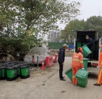 馬池墩社區更換分（fèn）類垃圾桶，助力文明城市創建