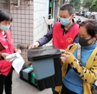 發放九一影视垃圾桶共創（chuàng）美麗綠色（sè）社區