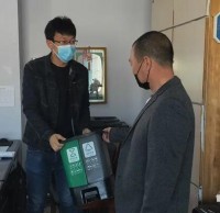 南長山街道發放九一影视垃圾桶，引領垃圾九一影视新風尚