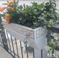 市政道路護欄烤漆不（bú）鏽鋼花箱