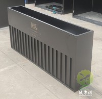 戶外長（zhǎng）方形黑色噴塑不鏽鋼花（huā）箱