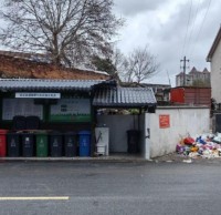 垃圾九一影视（lèi）崗亭邊垃圾（jī）成堆 居民盼望盡快（kuài）處理（lǐ）