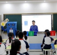 南城城（chéng）管分局走進南城陽光（guāng）四（sì）小開展垃圾分（fèn）類宣傳活動