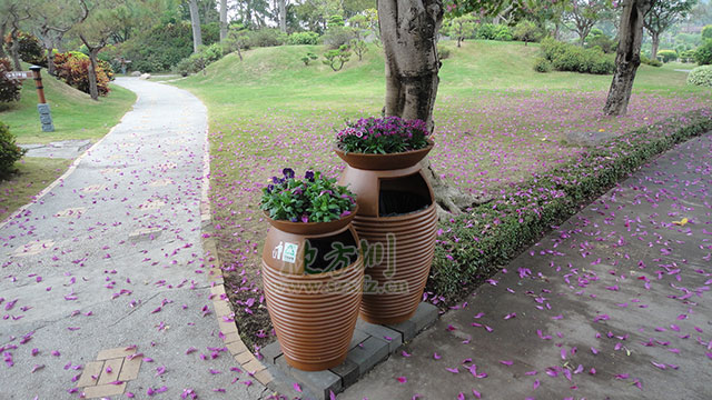 玻璃鋼花盆（pén）式垃圾桶（tǒng）