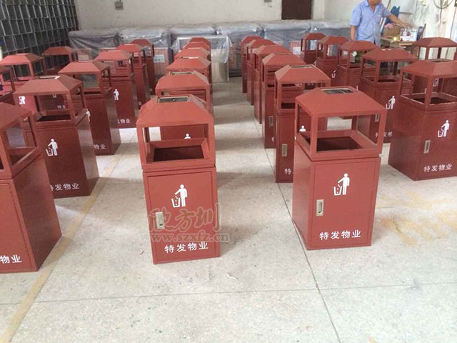 戶外鋼製垃圾（jī）桶