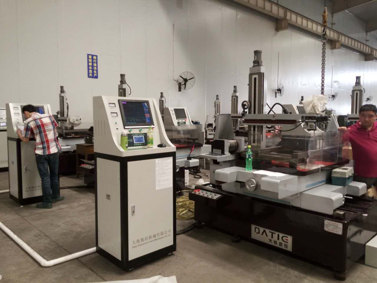 線切割安裝調試（shì）現場