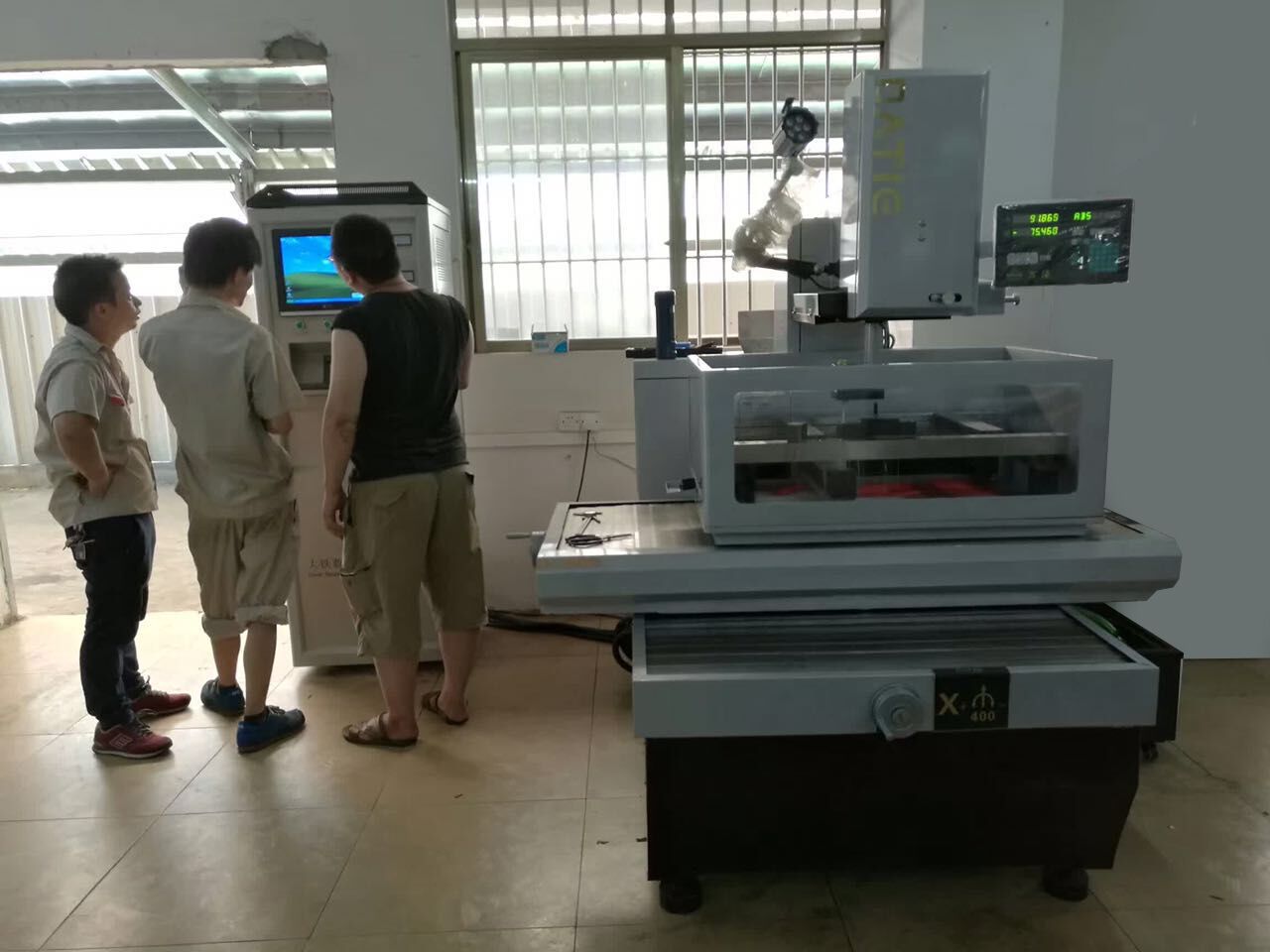 精（jīng）密型中走絲現場安裝照片