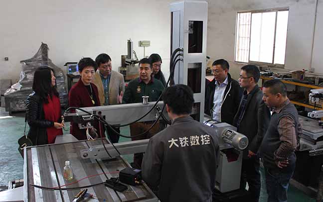 介紹線切割機床