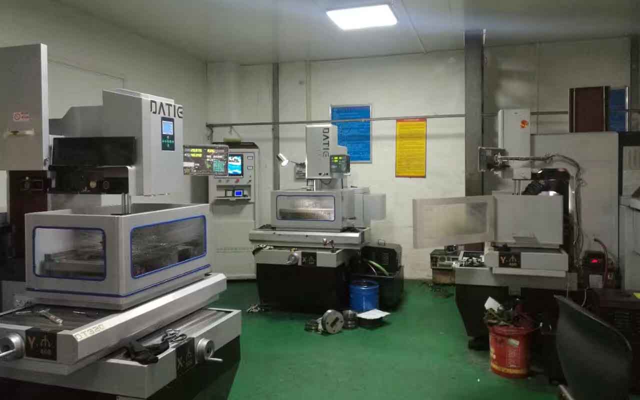 DT320中走絲設備現場圖片