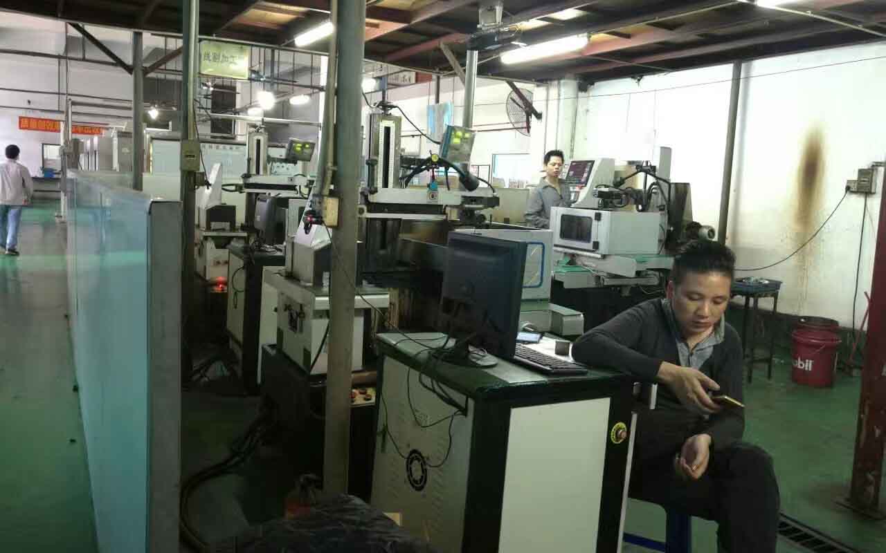 東莞常平（píng）線切割機床實地客戶加工現場