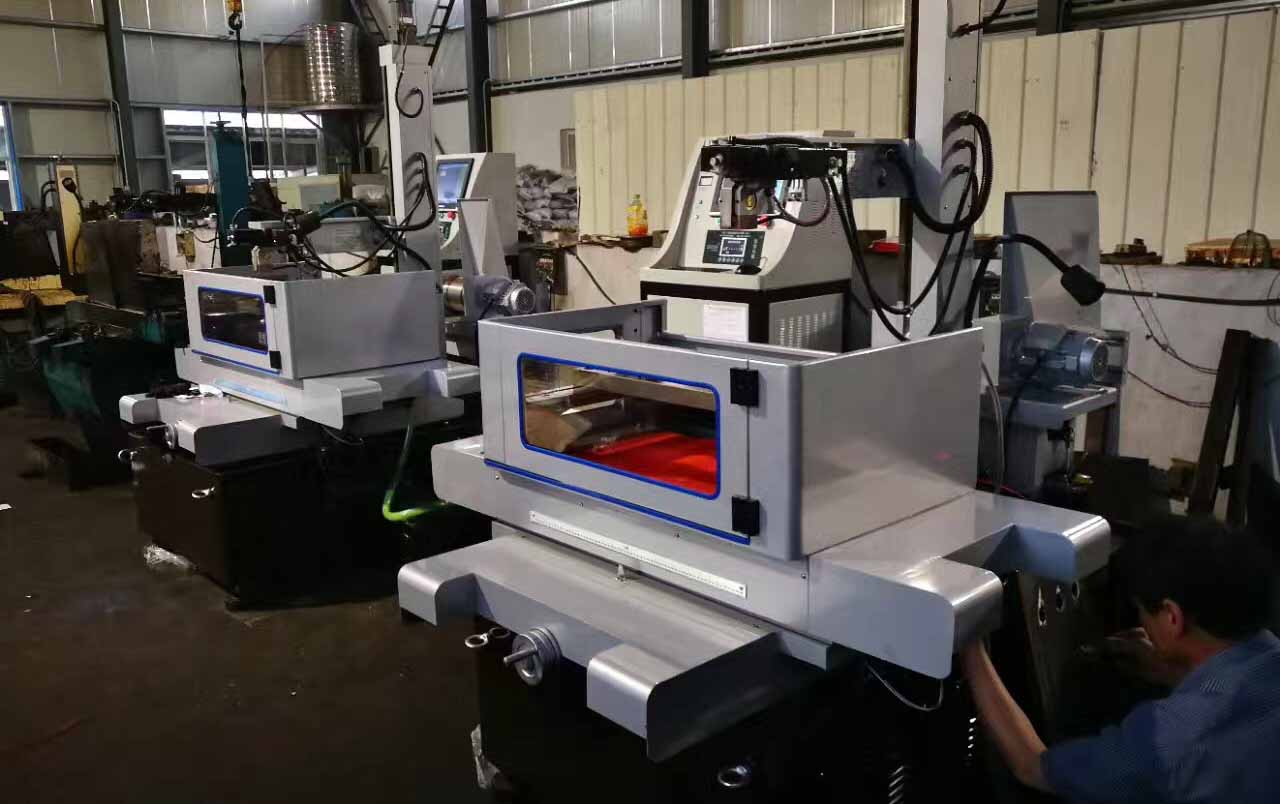 電（diàn）火花線切割機床現場安裝