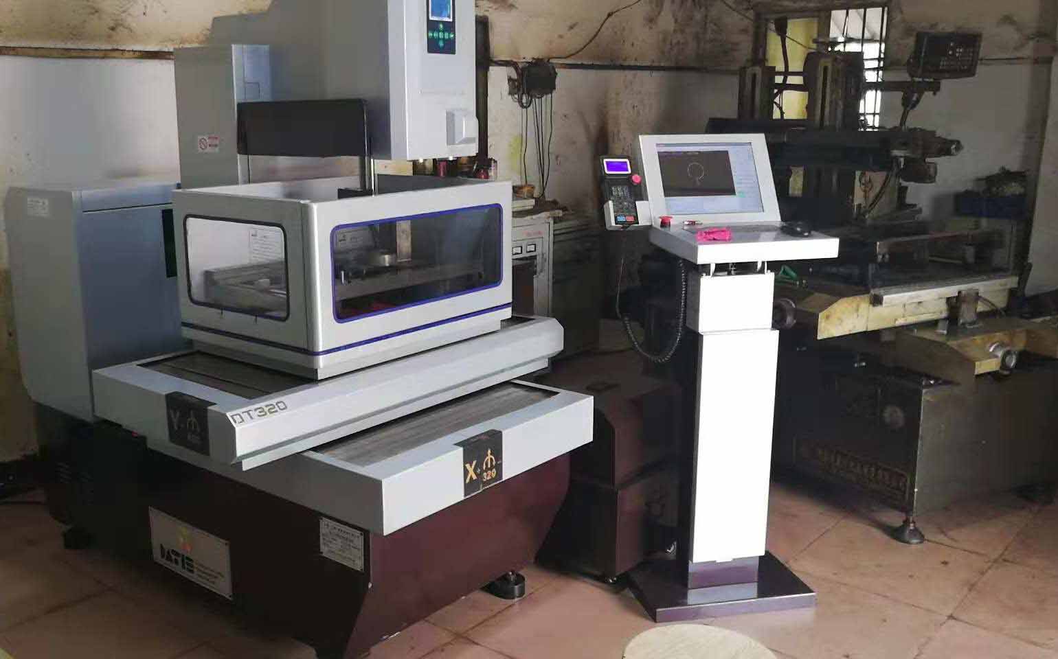 廈門（外協張老板）伺（sì）服中走（zǒu）絲現場安裝