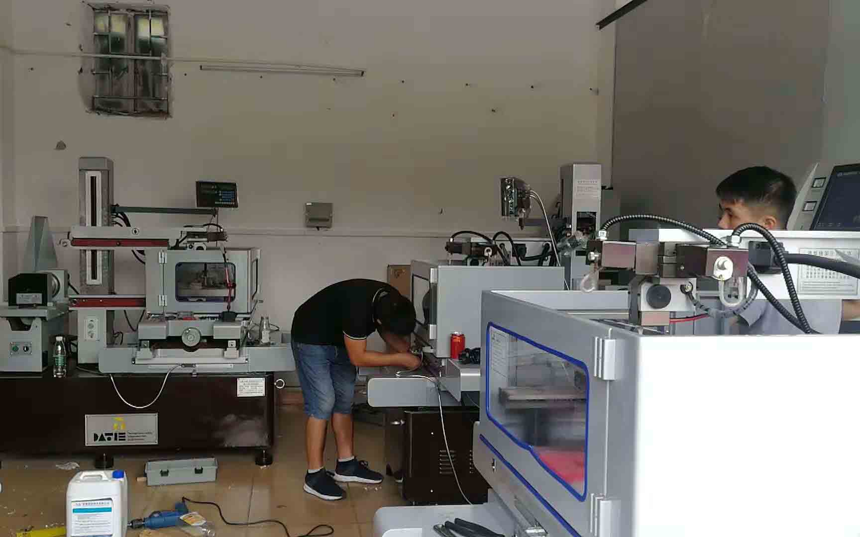 東莞（wǎn）（外協聶老板）中走絲線（xiàn）切割客戶安裝培訓照片