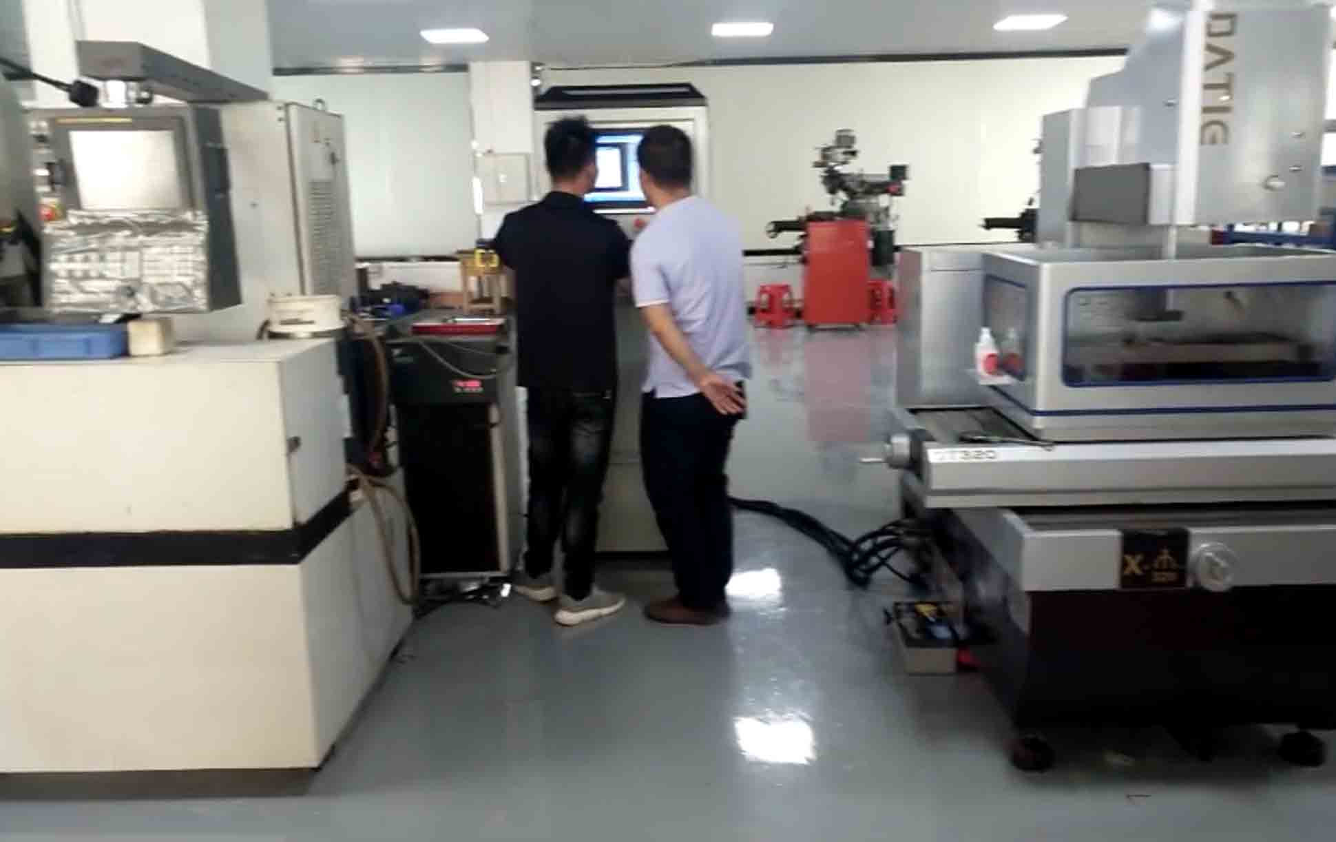 東莞（愛爾特）中走絲現場（chǎng）培訓照片