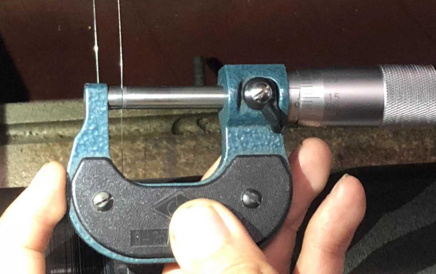 測量線切割鉬絲粗（cū）細