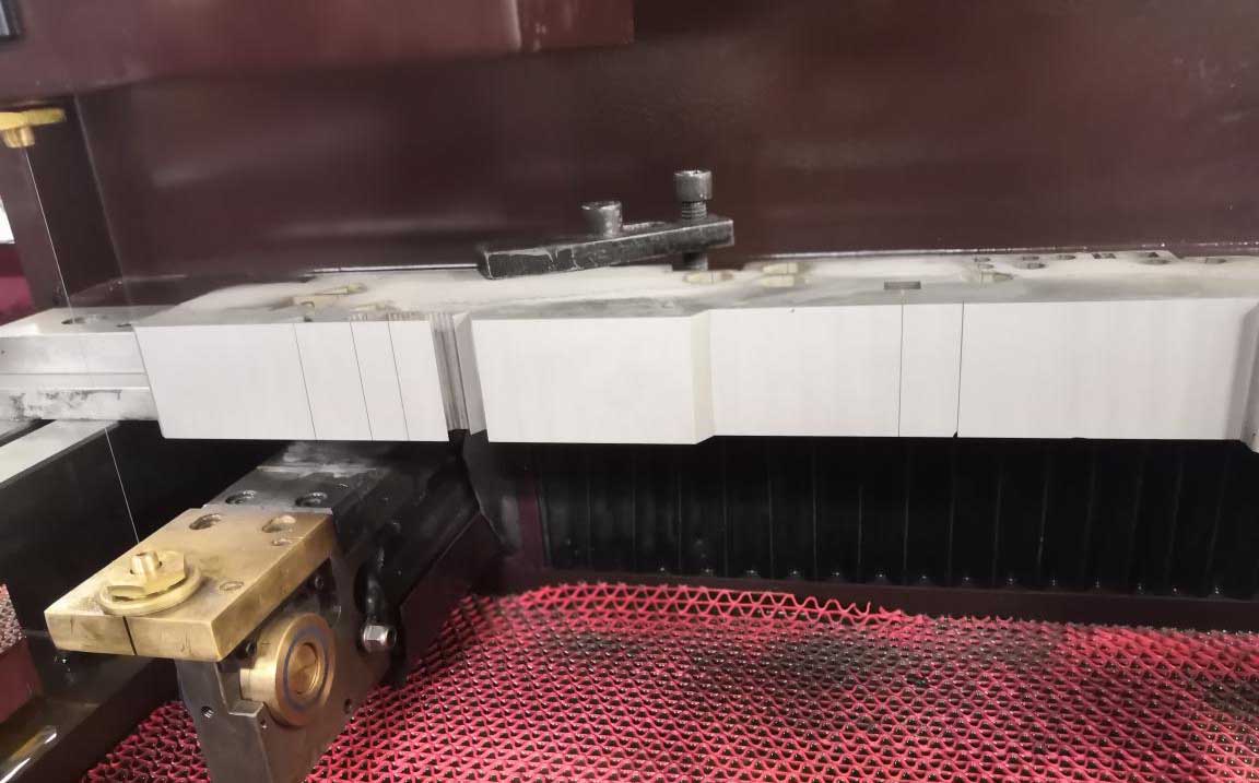 17·c18起草视频.27（tiě）中走絲線切割加（jiā）工效果