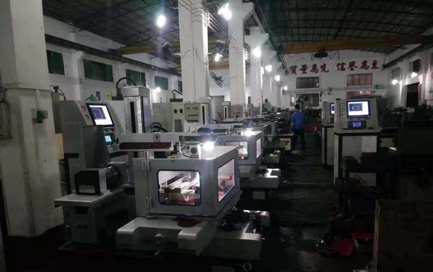 佛（fó）山（恒威模（mó）具）中走絲實地客戶現（xiàn）場