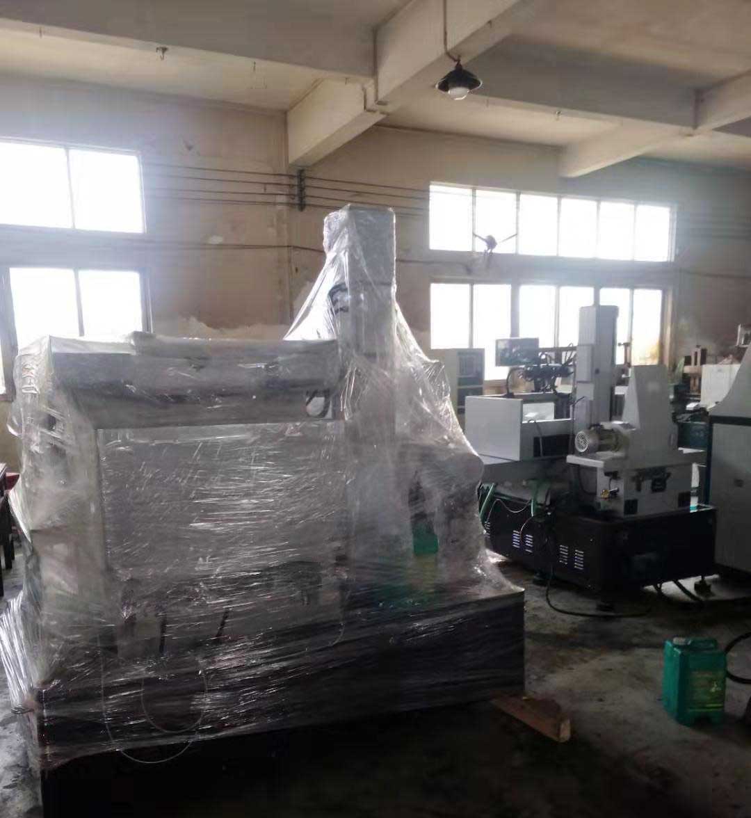 佛山（譽興模具（jù））極速中走絲實地客戶卸貨照片