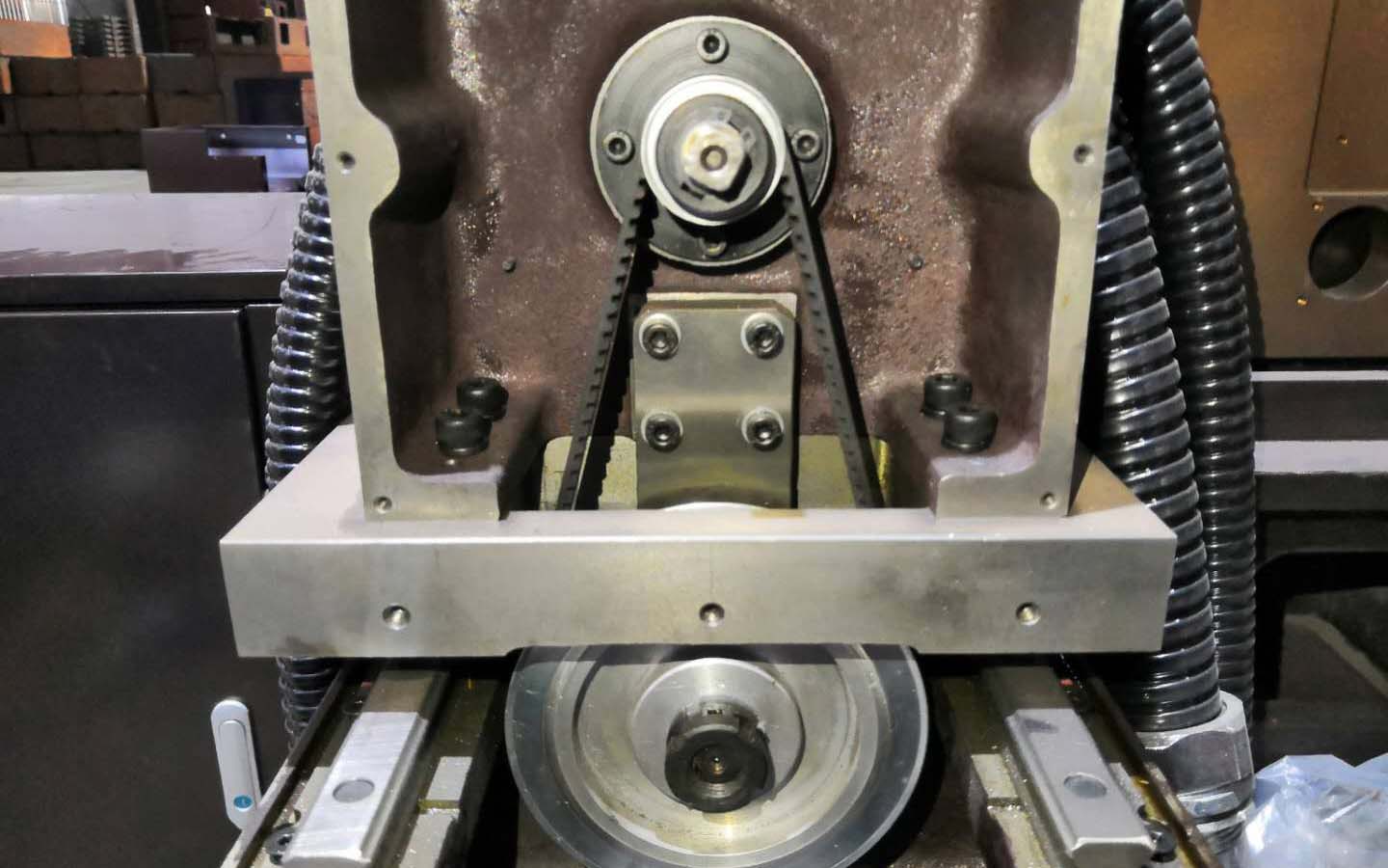 中走絲絲筒皮（pí）帶怎麽調整鬆緊