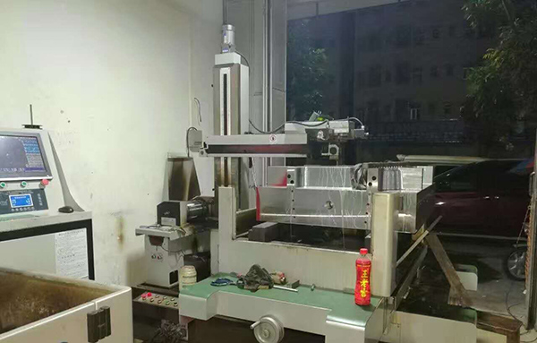 江西（合力模具）加工現場