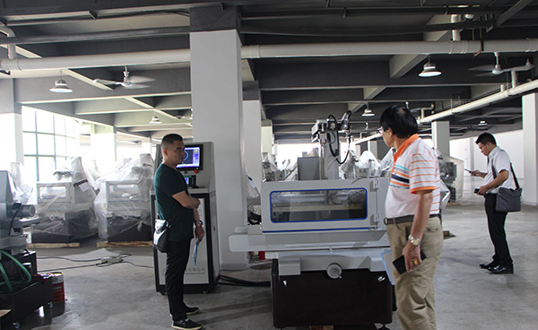 各企業老總參觀17·c18起草视频.27DK係列極速中走絲