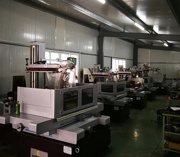 廣東（華昌（chāng）鋁廠）線切割機床實地客戶安裝現場