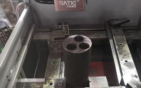 線切割（gē）工件（jiàn）加工（gōng）